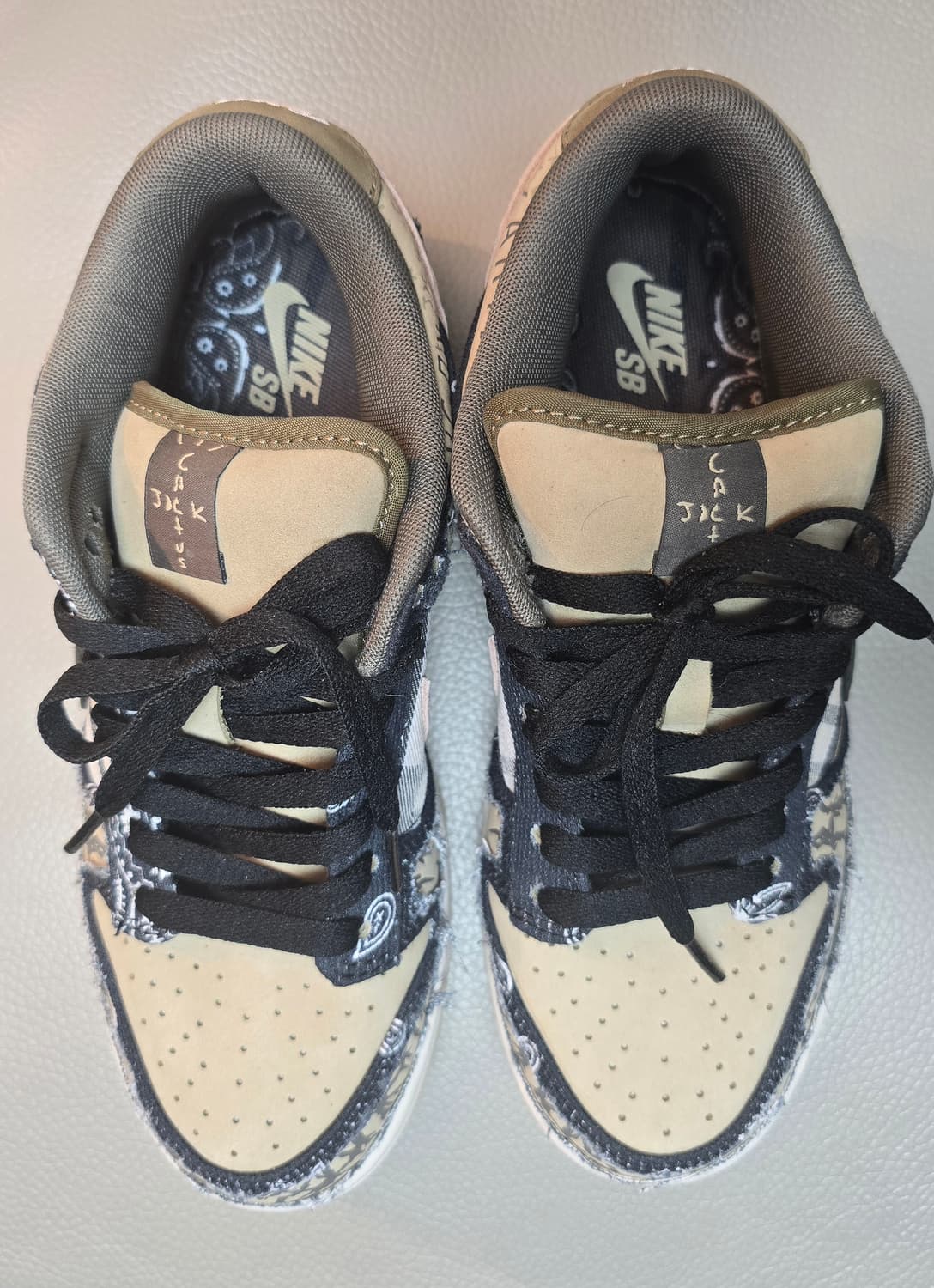 나이키 트래비스 스캇 SB 덩크 로우 245 벗김 (리버스) 상품이미지1