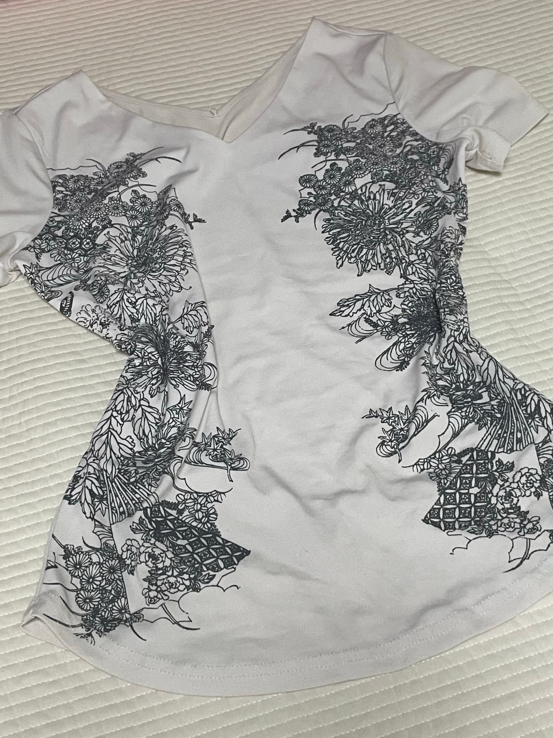 12/16까지만 판매 오즈온 오리엔탈 반팔 브이넥 상품이미지2