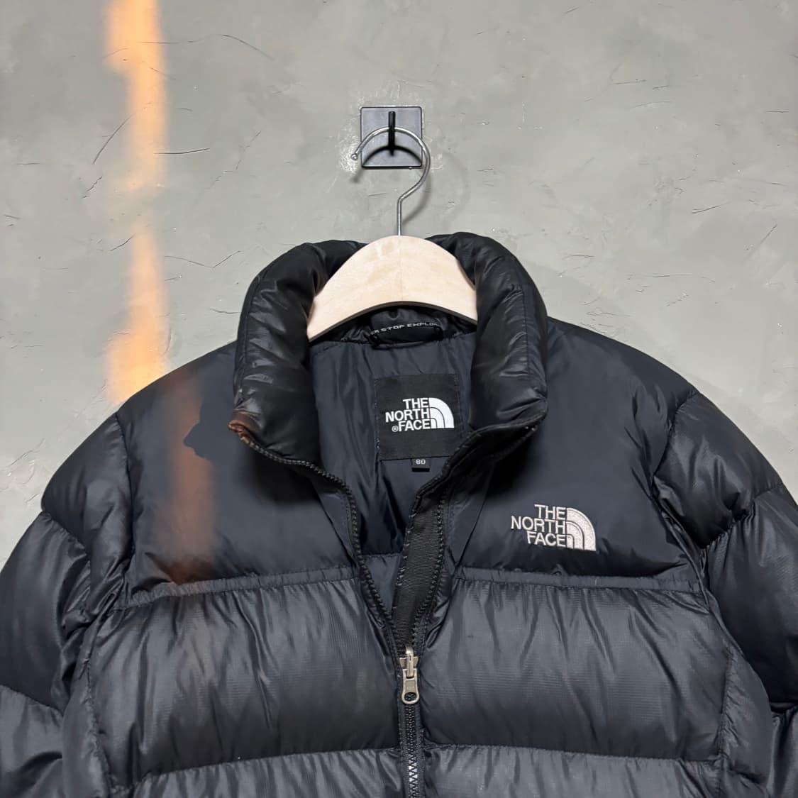 노스페이스 700 눕시 구스다운 패딩 블랙 상품이미지2