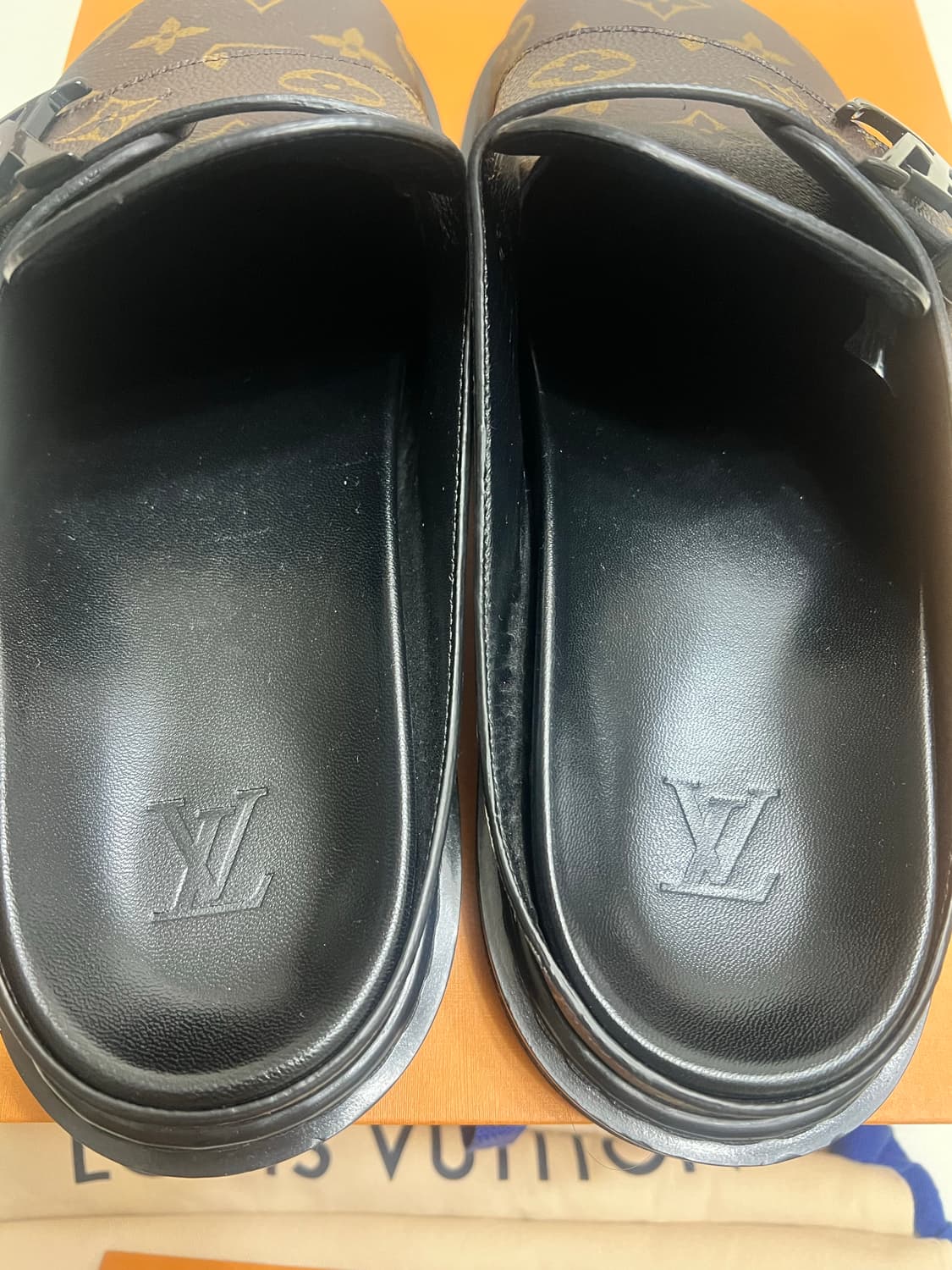 루이비통 이지뮬 UK 8 사이즈 판매 합니다 상품이미지3