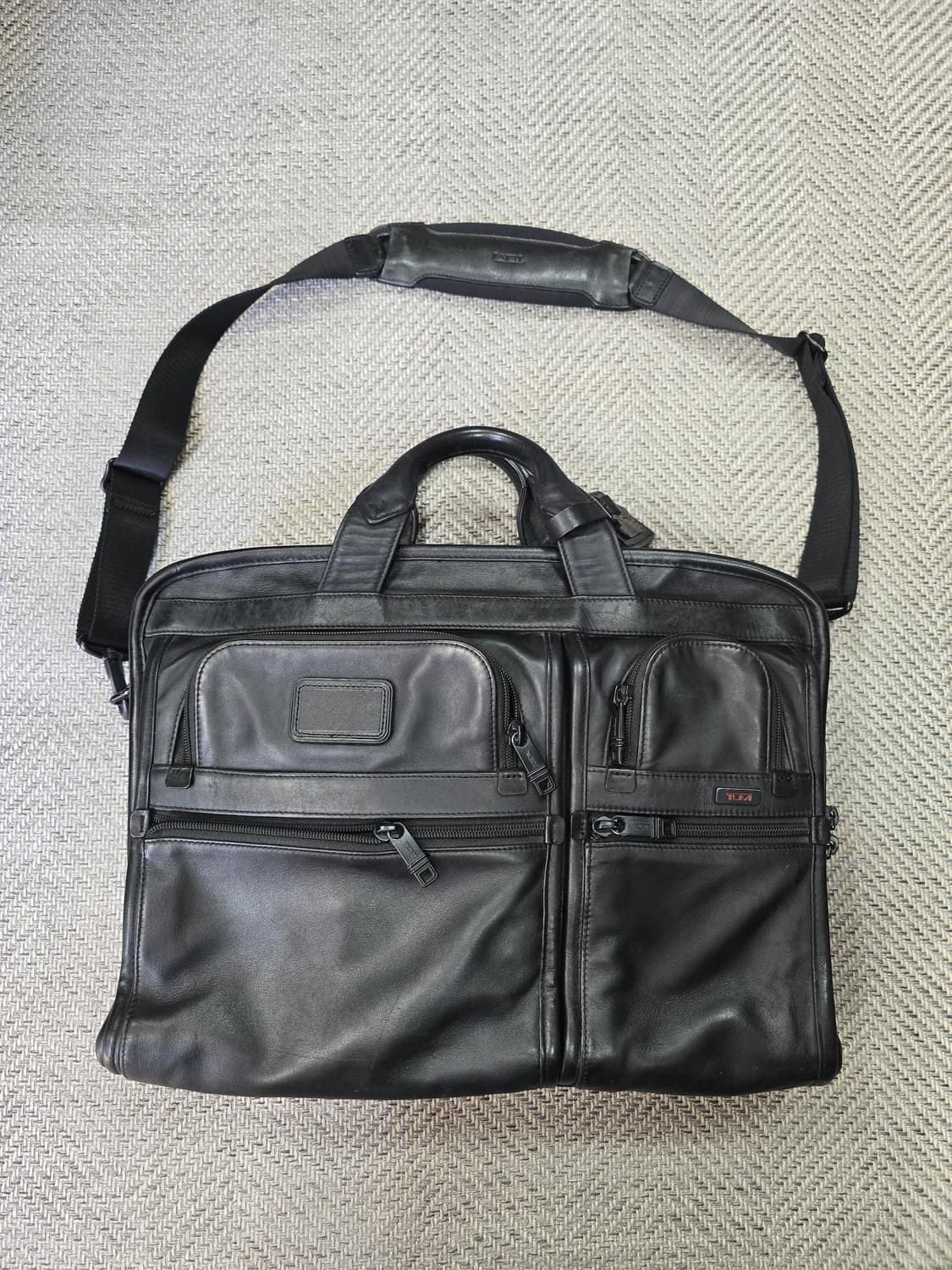 투미(TUMI) 알파 컴팩트 레더 브리프 케이스 상품이미지2