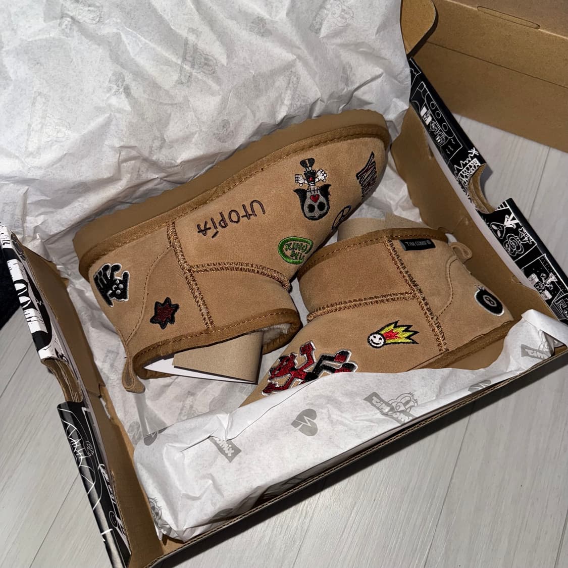 새상품) 팀코믹스 코스믹 그래픽 어그부츠 카라멜240 상품이미지2