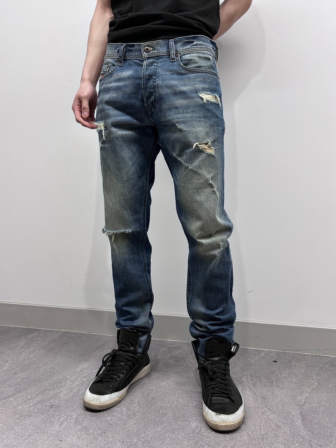 디젤 D.N.A Tepphar 디스트레스드 데님 팬츠 상품이미지1