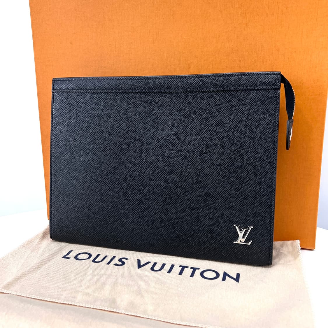 루이비통 LV 타이가 포쉐트 보야주 클러치백 블랙 (M30450) 상품이미지3