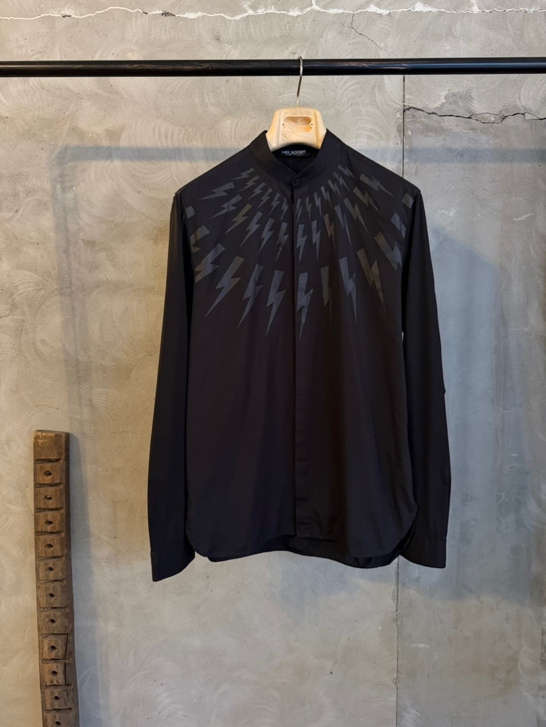 닐바렛 그래픽 카라리스 셔츠 100 상품이미지5