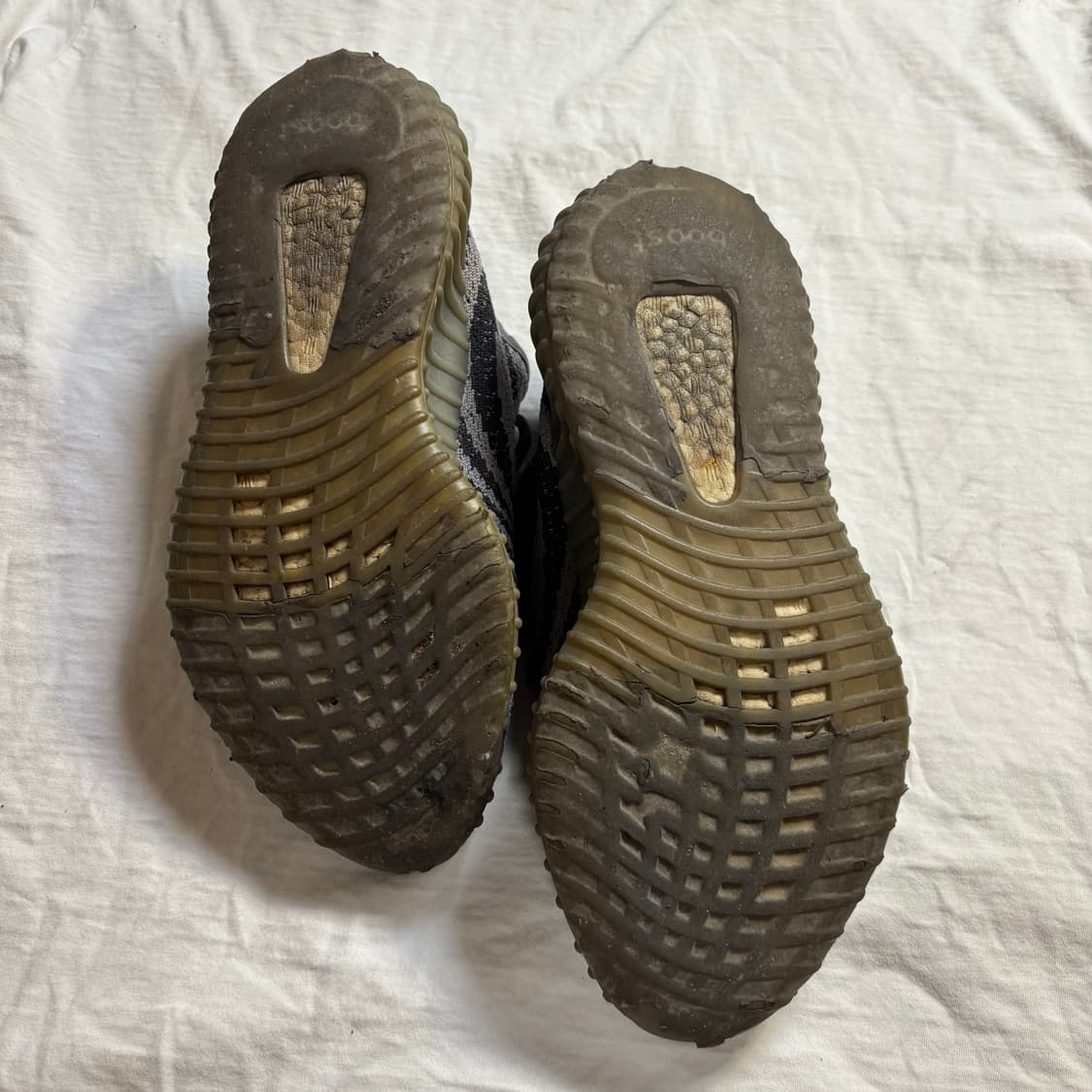 이지부스트 350 V2 벨루가 270  상품이미지5