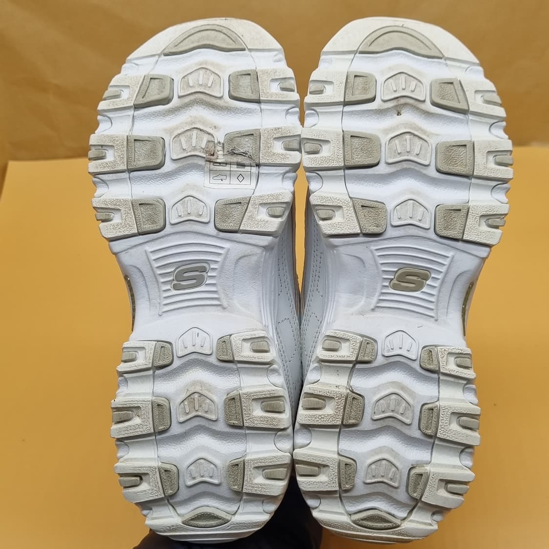 스케쳐스 딜라이트 화이트 여성운동화235  상품이미지3