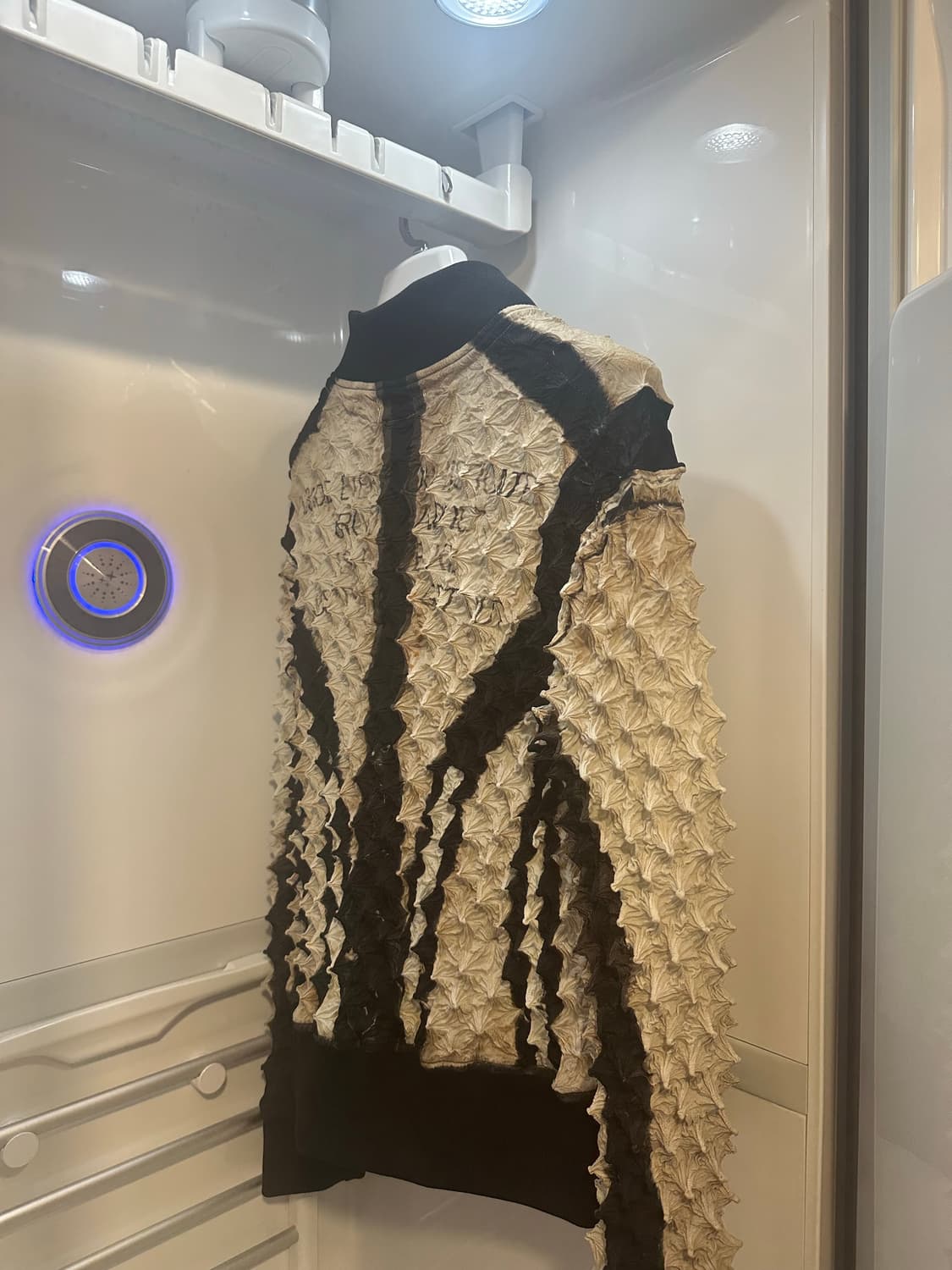 마수 스파이키 스타디움 자켓 48 사이즈 상품이미지2