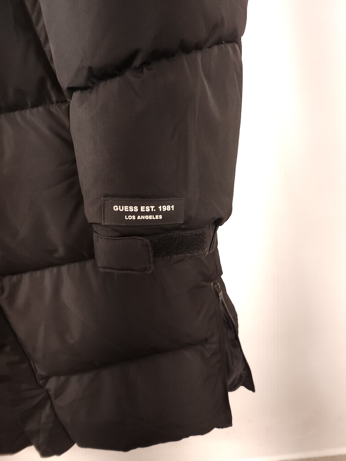 GUESS 롱다운후드패딩 블랙 100 L 상품이미지4