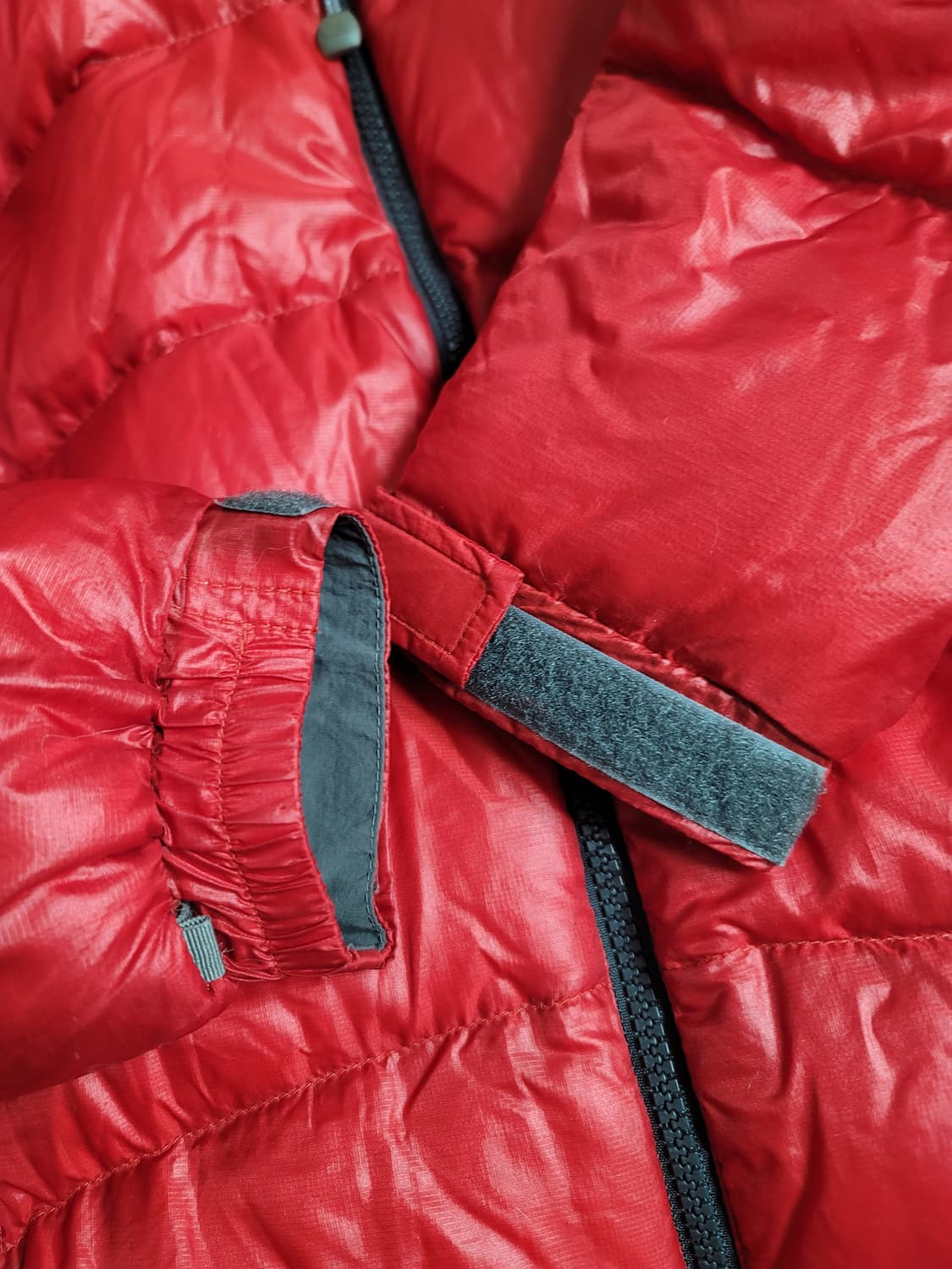 노스페이스 써밋시리즈 아콘가구아 경량패딩 레드 90표기 95정사이즈 굿 상품이미지3