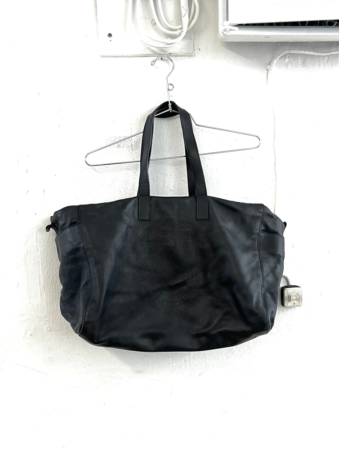 알렉산더 맥퀸 스컬 레더 빅 숄더백 상품이미지2