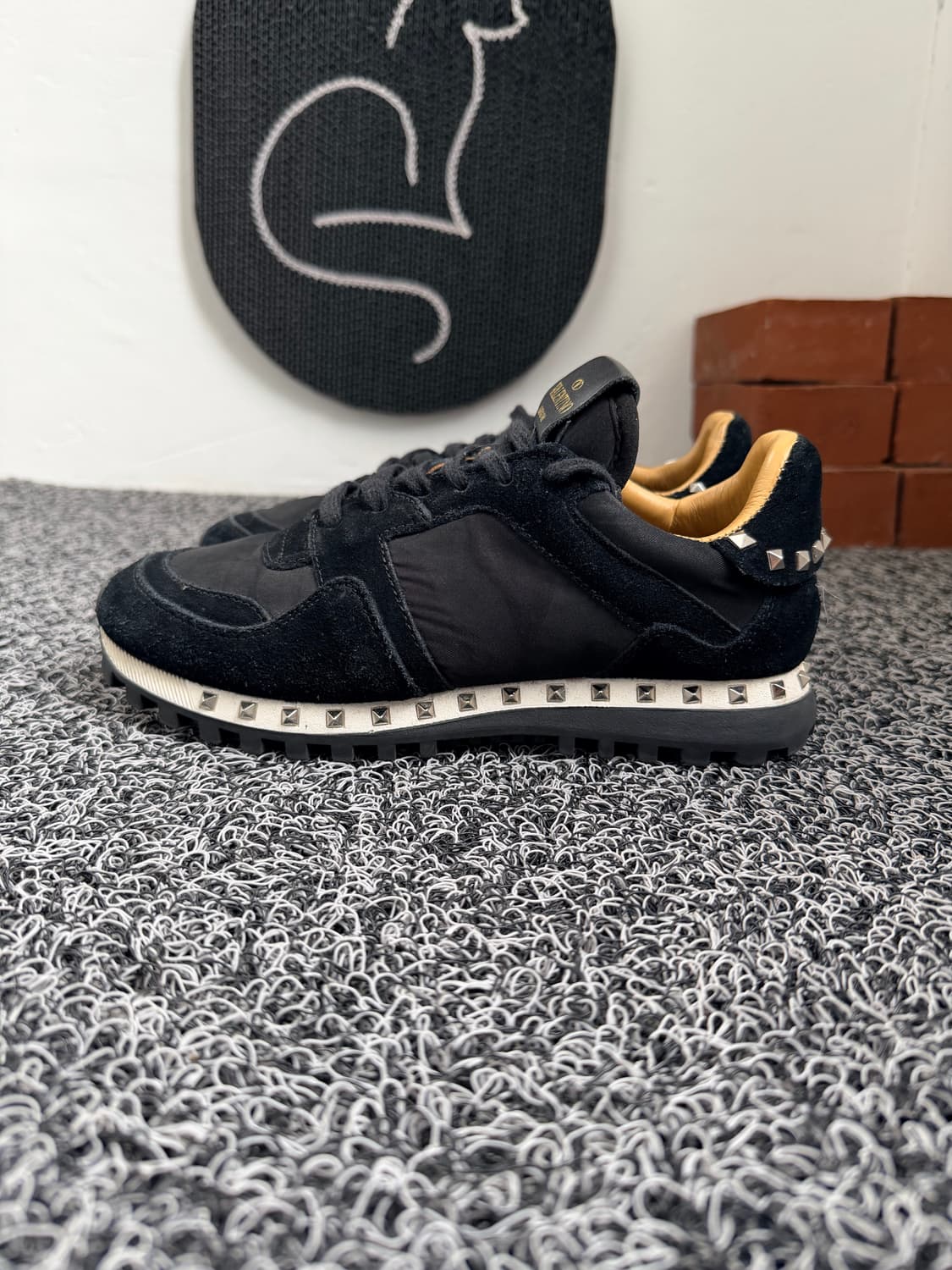 발렌티노 가라바니 로크러너 스니커즈 블랙 카무플라주 상품이미지1