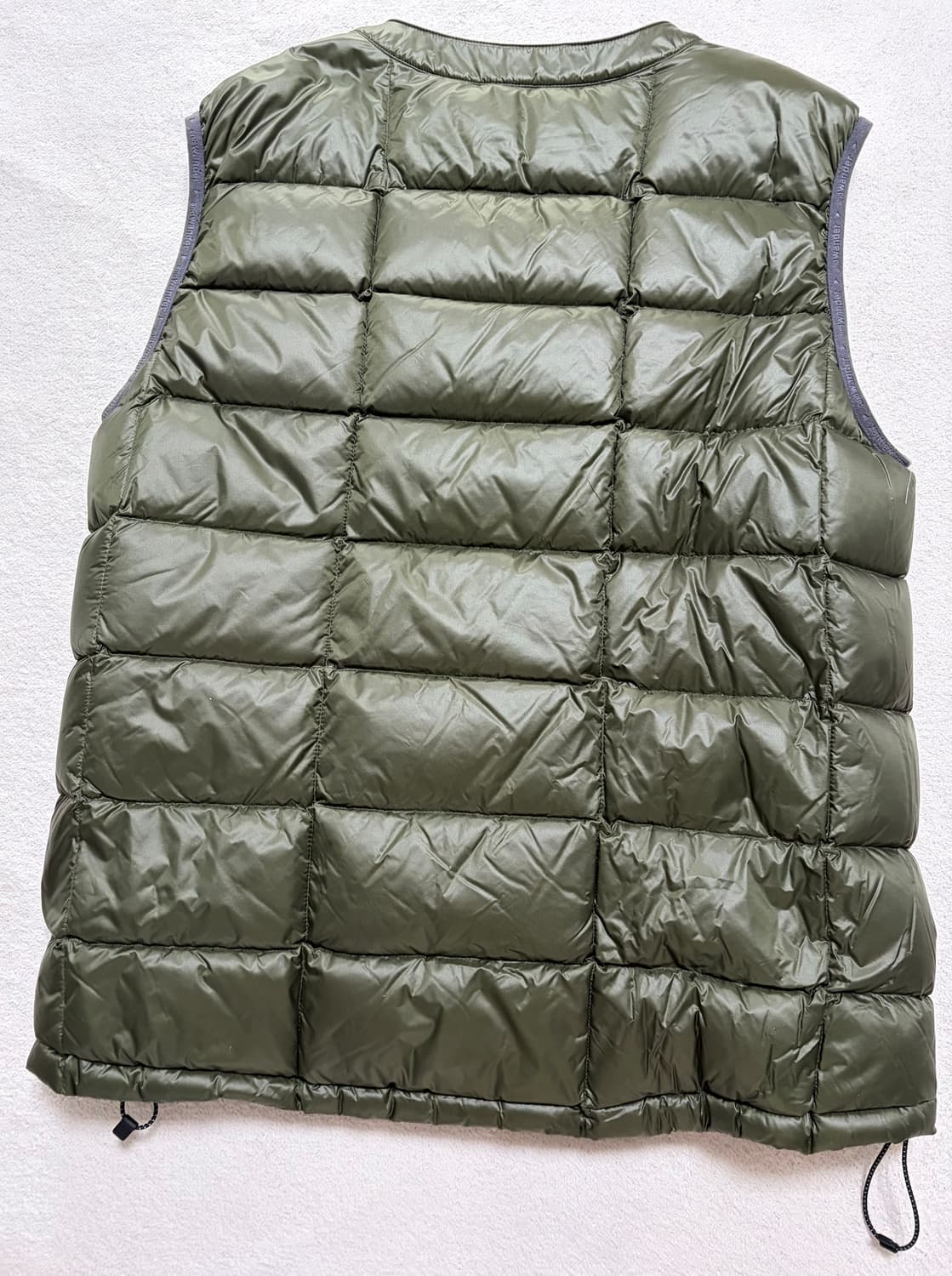 [6] 앤드원더(And Wander) 다이아몬드 스티치 다운 베스트 카키 상품이미지3