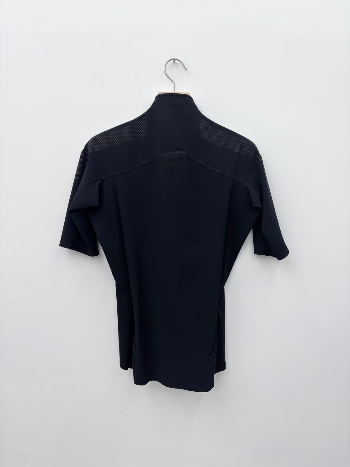 JOHANNA PARV 24SS ZIP TOP BLACK 상품이미지4