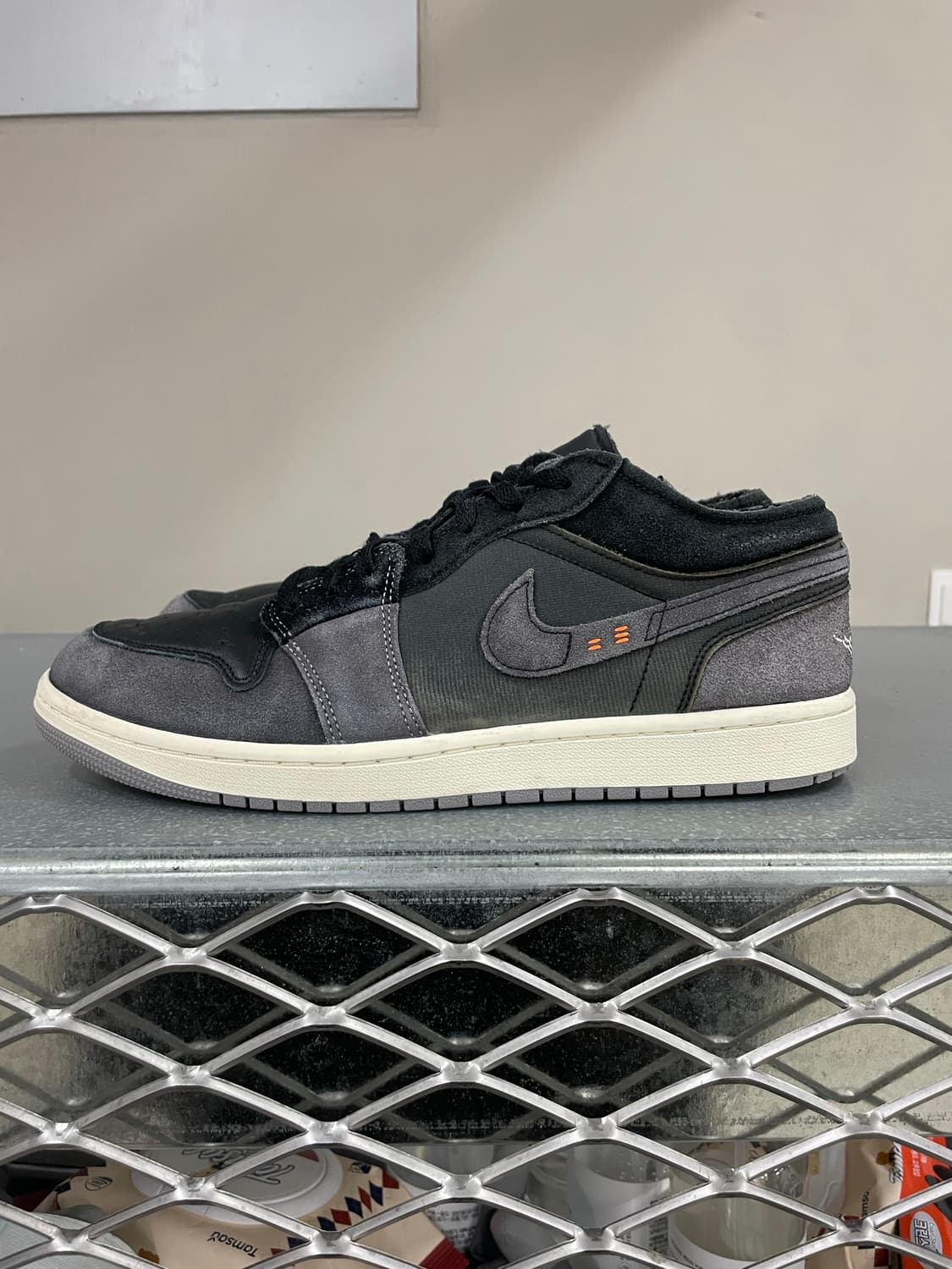 조던1 로우 SE 크래프트 블랙 시멘트그레이 285  상품이미지1