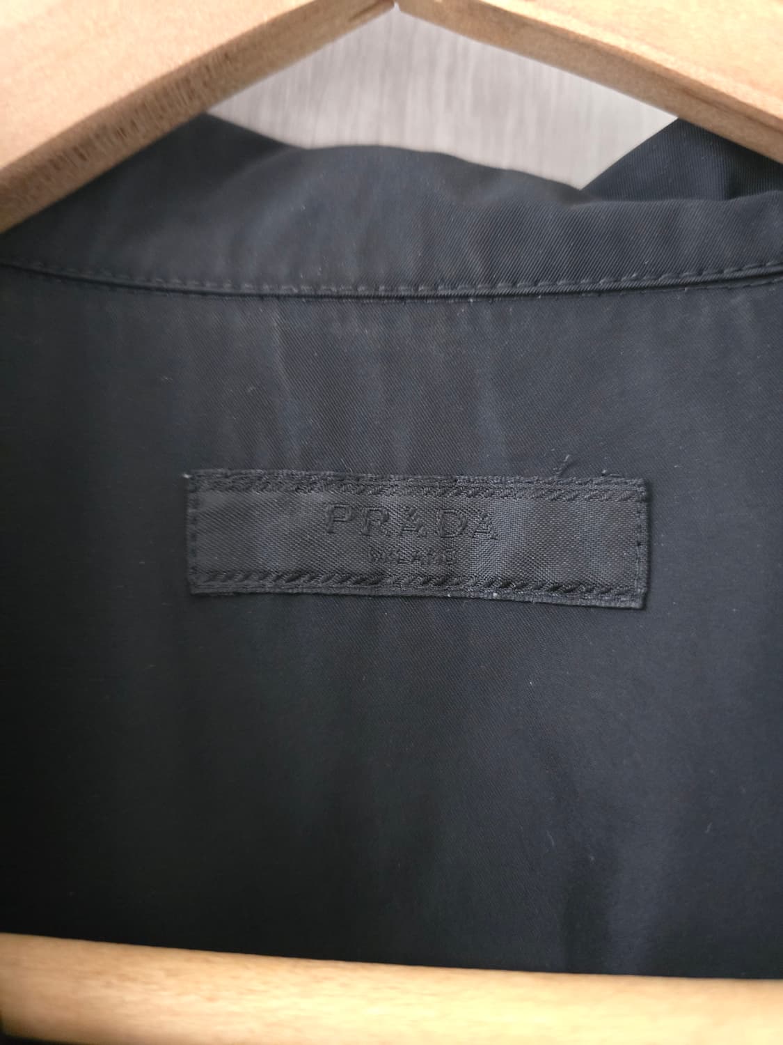 프라다 나일론 블랙 숏슬리브 하프 집업 셔츠 M 상품이미지4