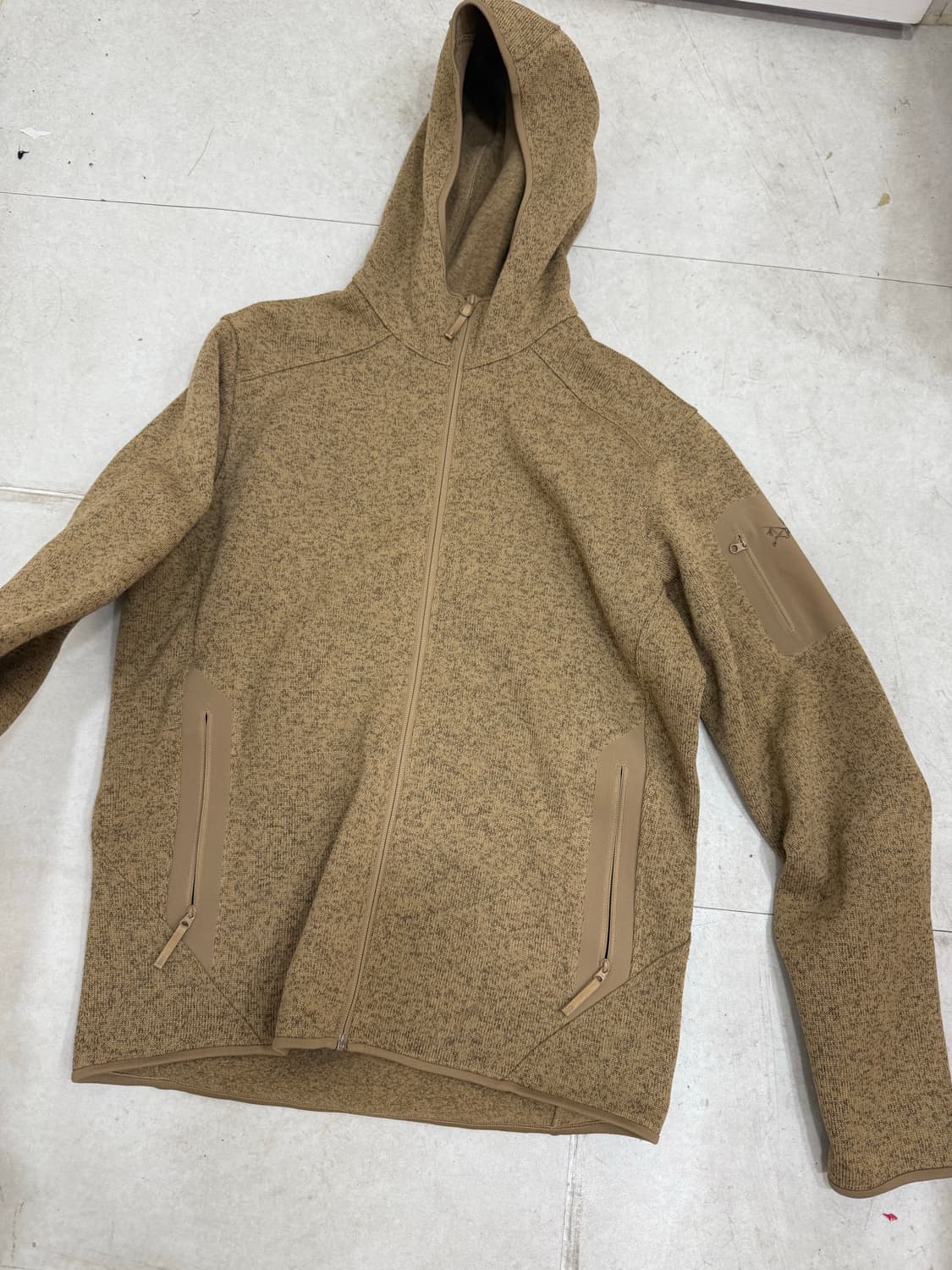 아크테릭스 커버트 후디 M 사이즈 하자 절대 없고 사용감도 없으며  색감 상품이미지1