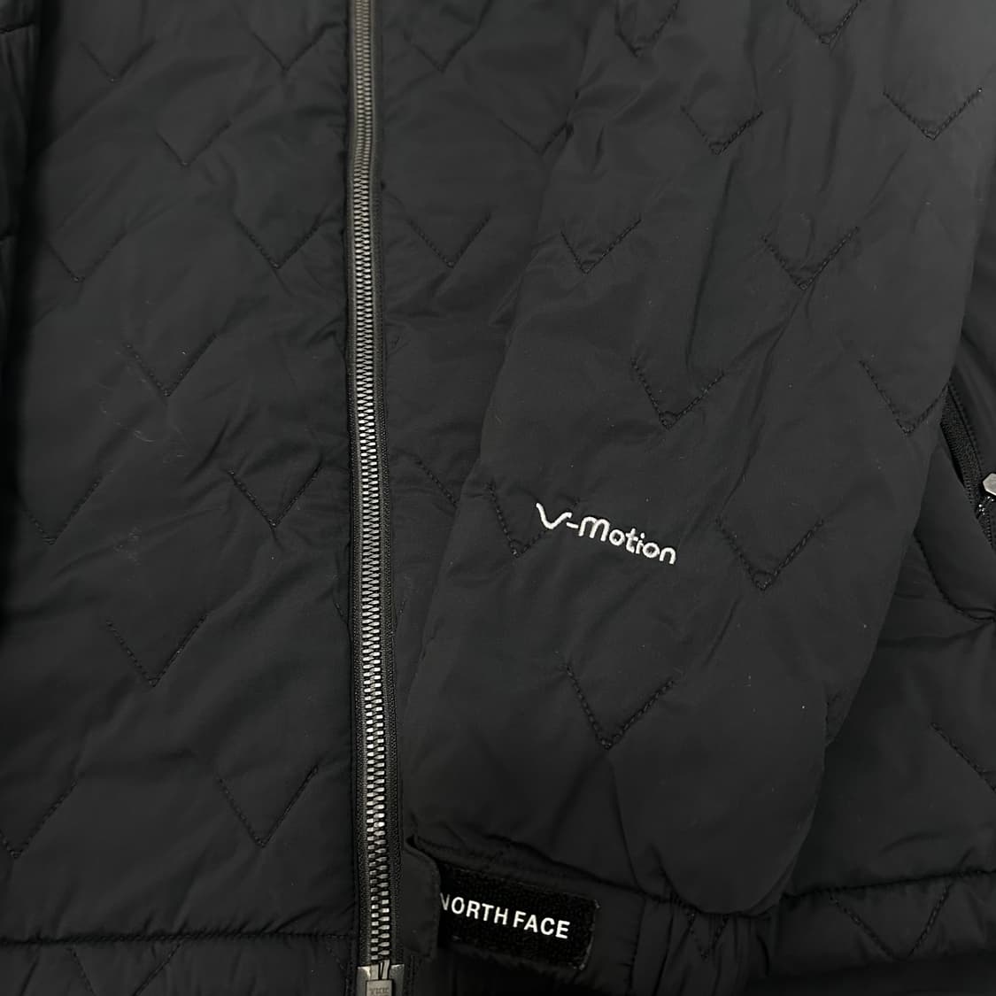 노스페이스 여성 V-Motion 후드 퀼팅 에어 자켓 블랙 XL 상품이미지4