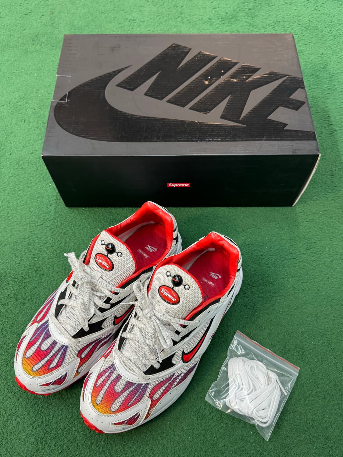 [270] 나이키 x 슈프림 줌 스트릭 스펙트럼 플러스 화이트 상품이미지1