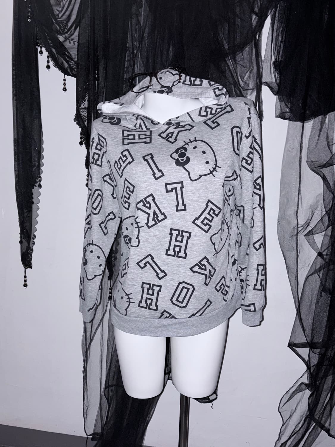 무채색 헬키 후드 헬로키티 키치갸루 기모 상품이미지1