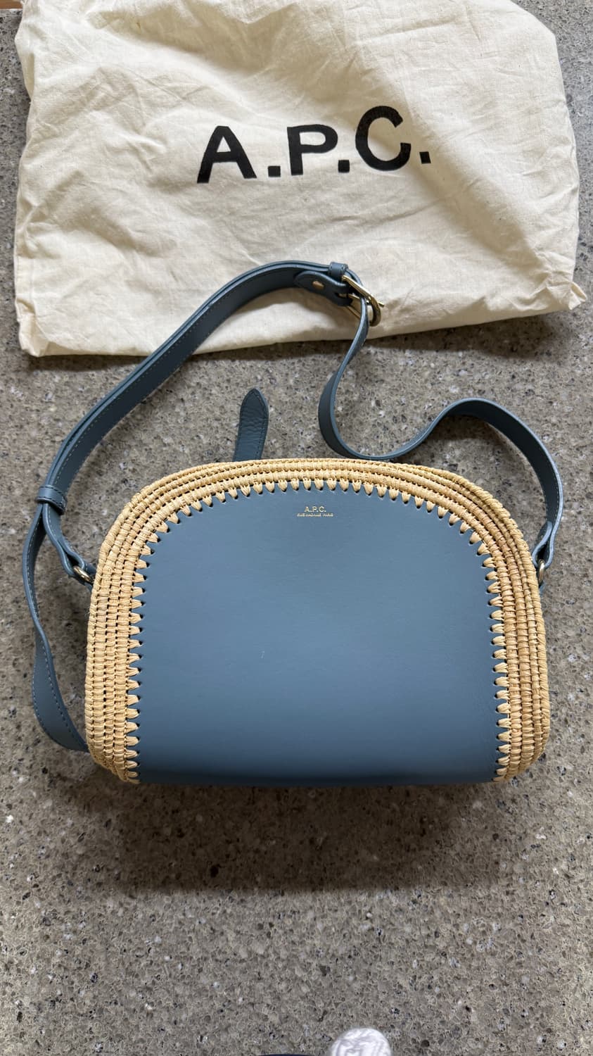 A.P.C. 아페쎄 하프문 라탄백 상품이미지1