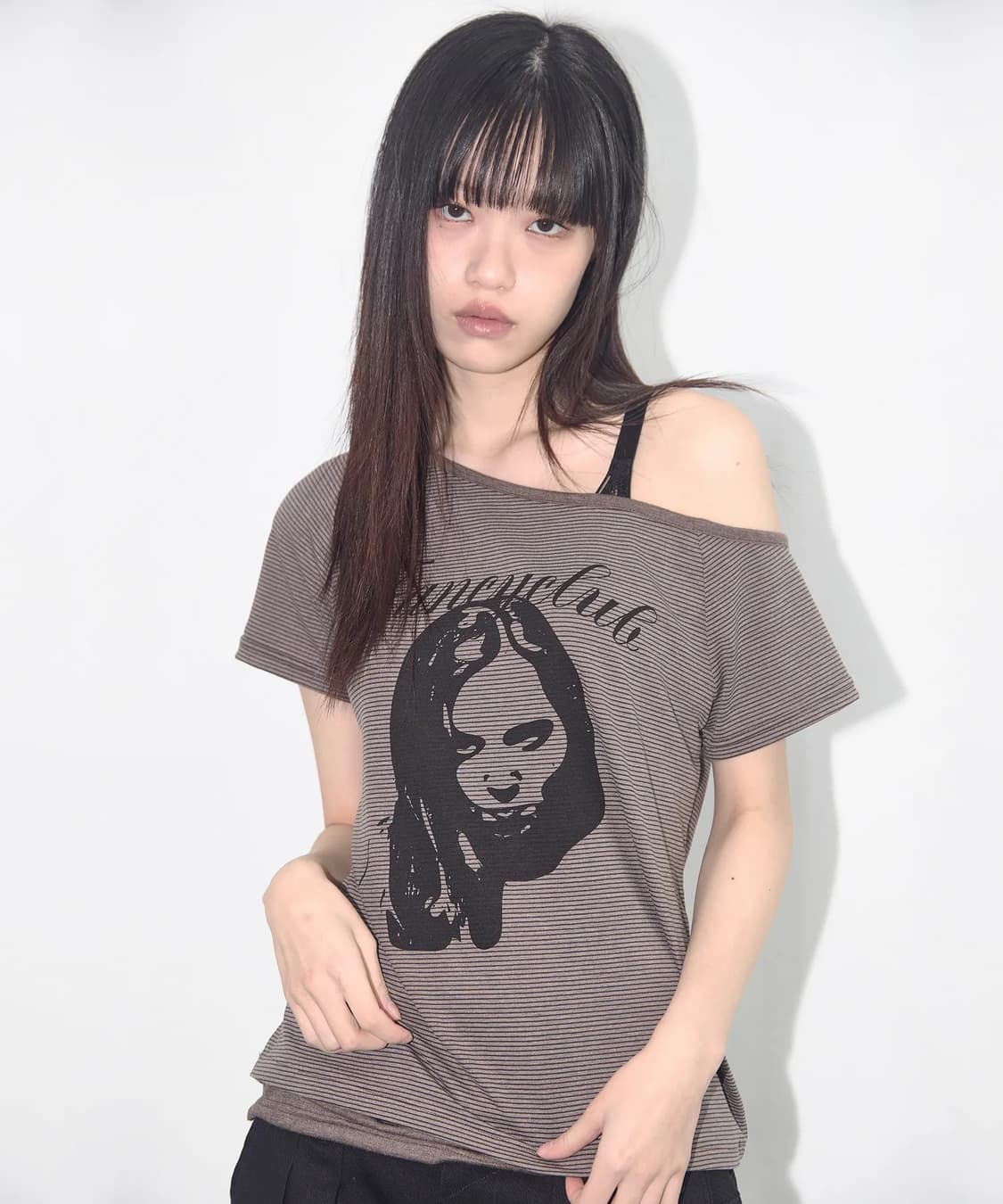 팬시클럽 미스틱 원숄더 티 브라운 상품이미지1