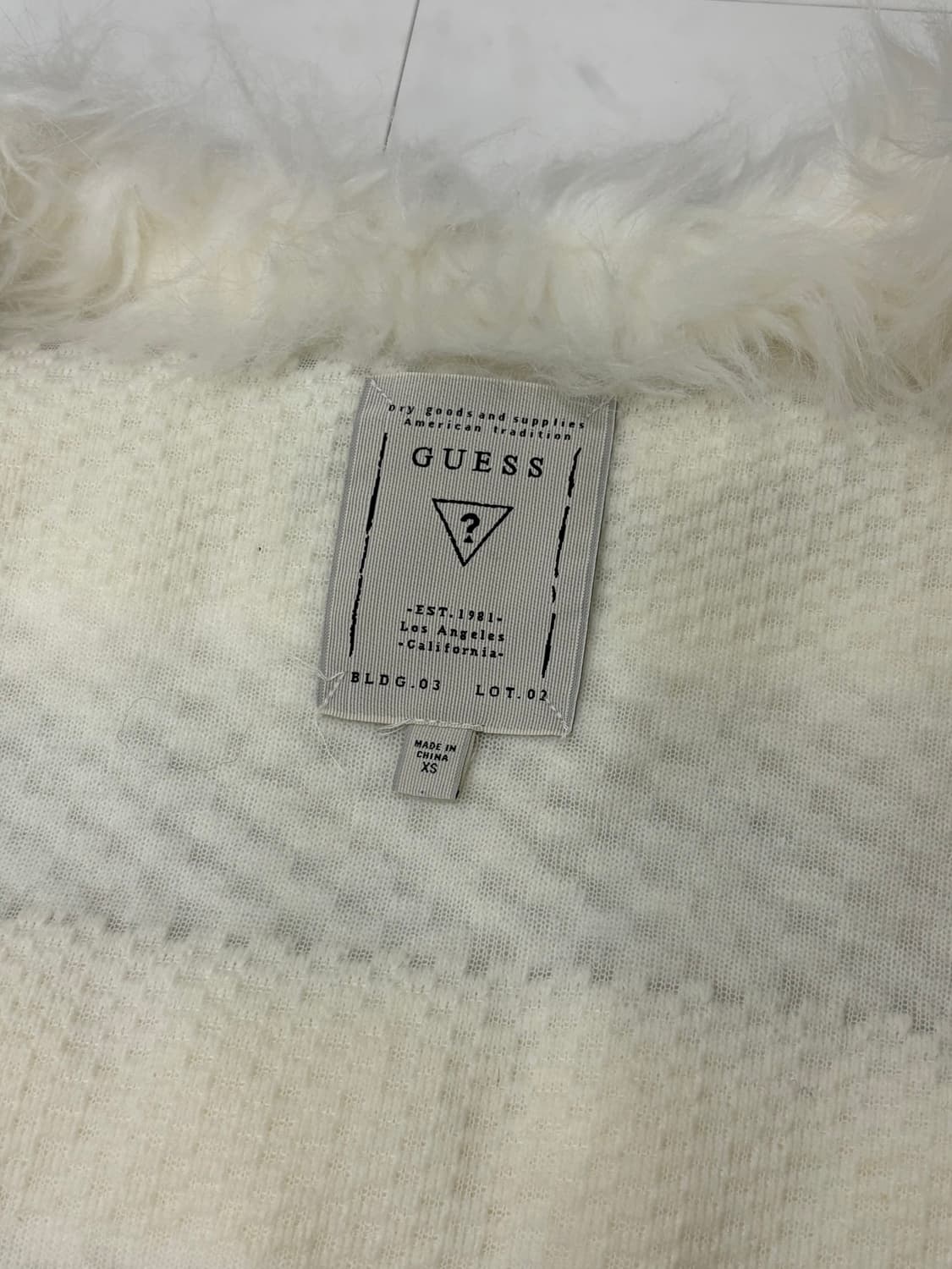 게스 빈티지y2k 숏 퍼베스트xs 상품이미지4