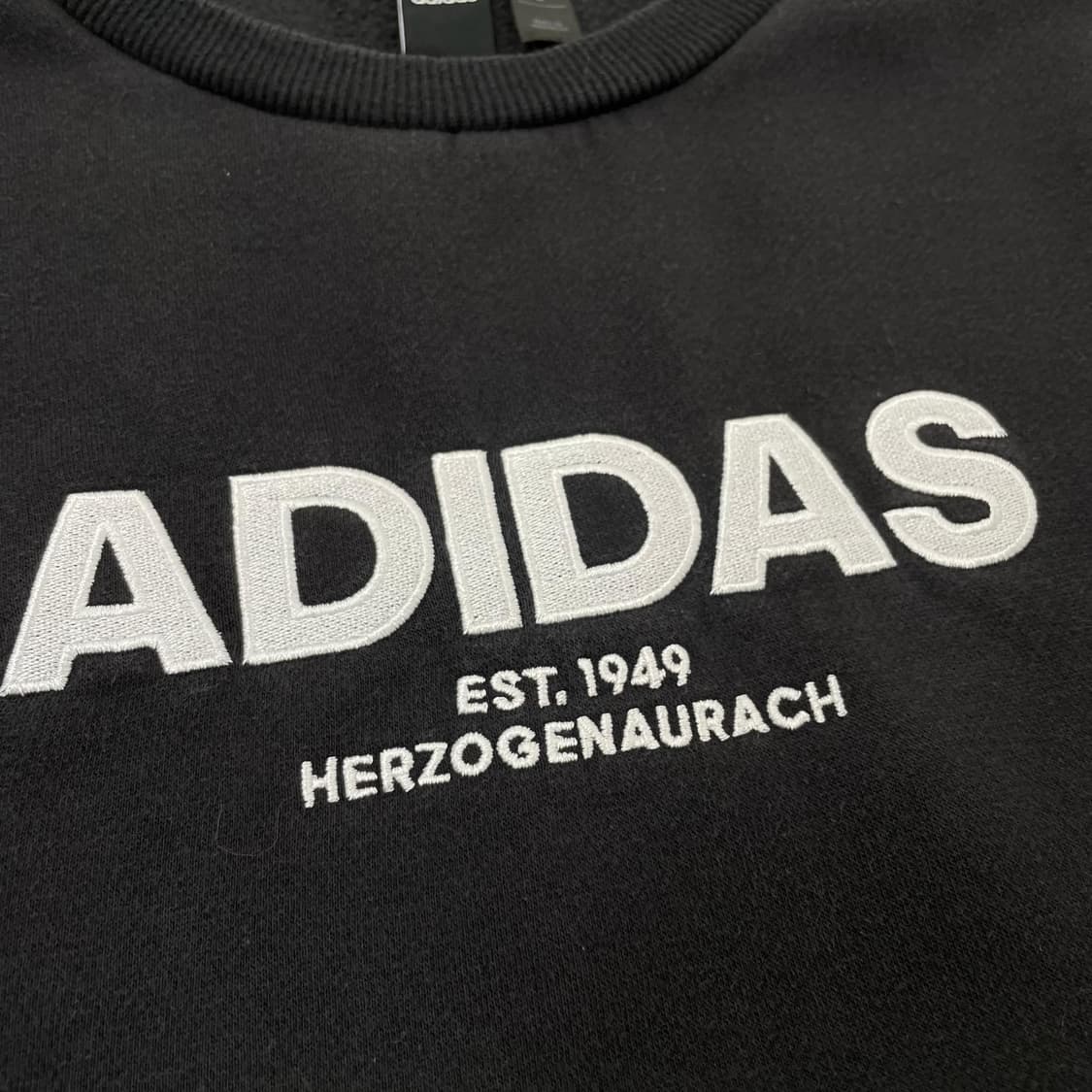 아디다스 자수로고 맨투맨 스웻셔츠 상품이미지4