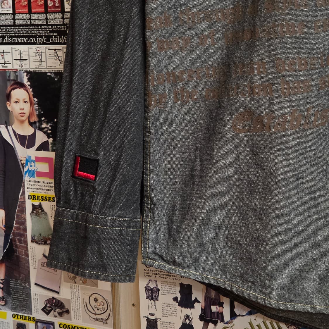 후부 레터링 프린팅 배색 데님 셔츠 상품이미지4