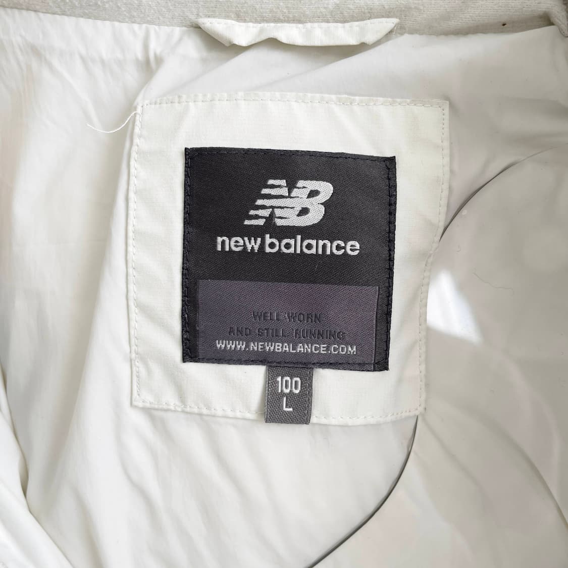 F2 뉴발란스 유니 플라잉 구스 다운 아이보리 숏 패딩 100사이즈  상품이미지4