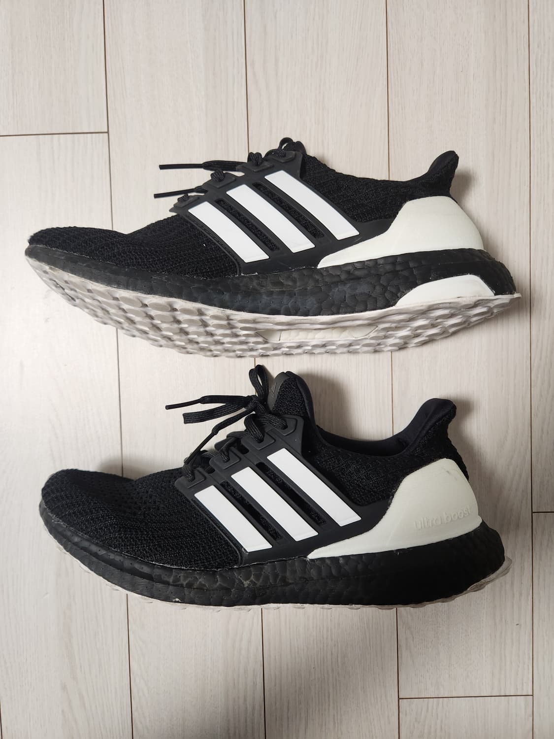 아디다스 운동화 울트라부스트 4.0 G28965 러닝화 사이즈255

아 상품이미지4