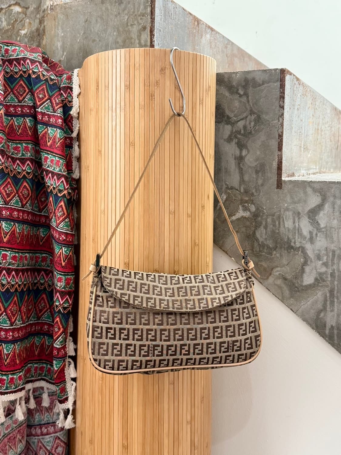 펜디 베이지 주키노 플랩 포쉐트 숄더백 상품이미지2