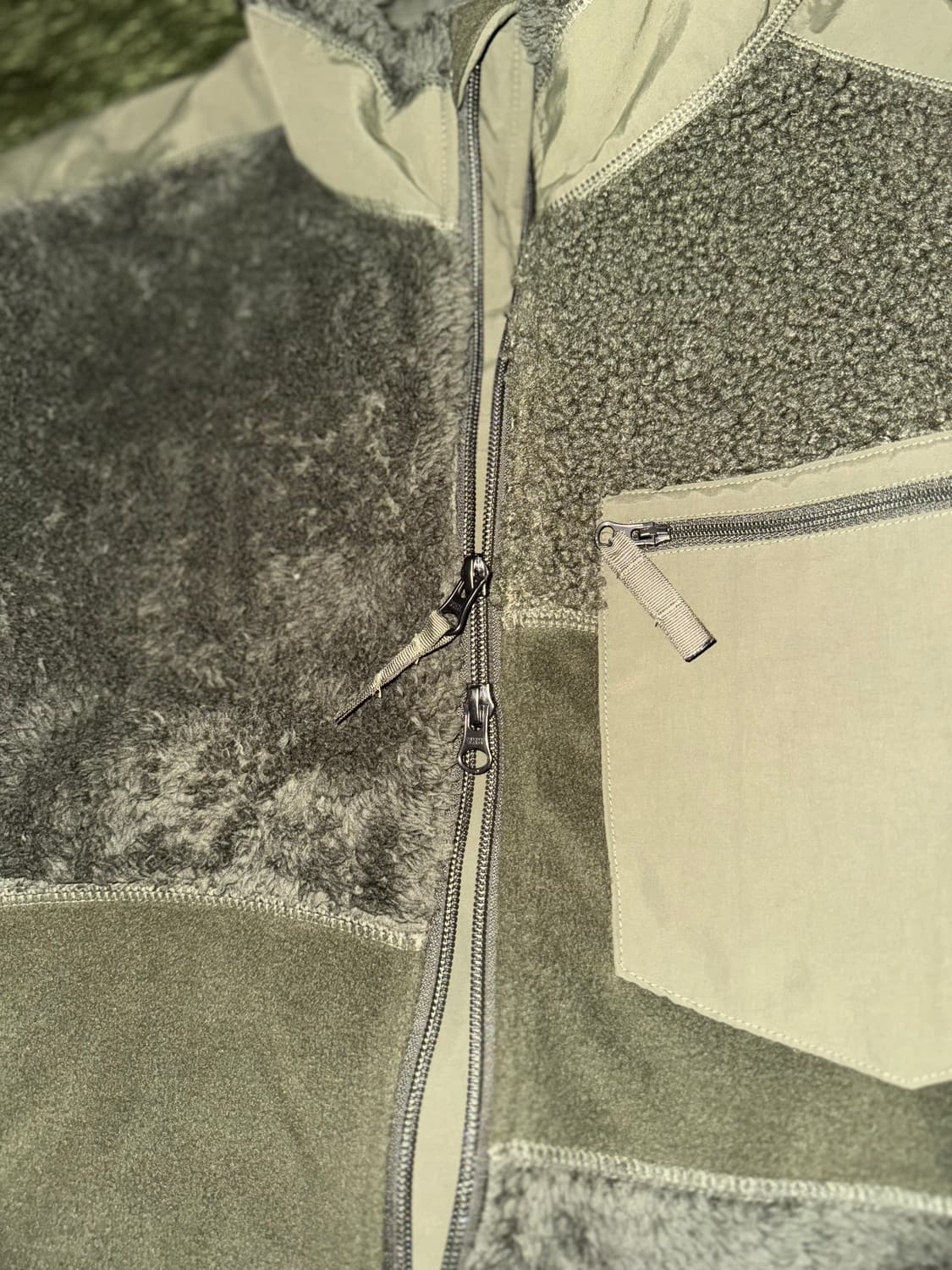 [L] 엔지니어드 가먼츠 X 유니클로 콜라보 플리스 자켓 올리브 상품이미지4