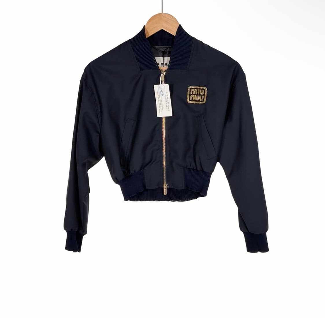 [38] 미우미우 24ss 여성 크롭 바타비아 봄버 바시티 자켓 네이비 상품이미지1