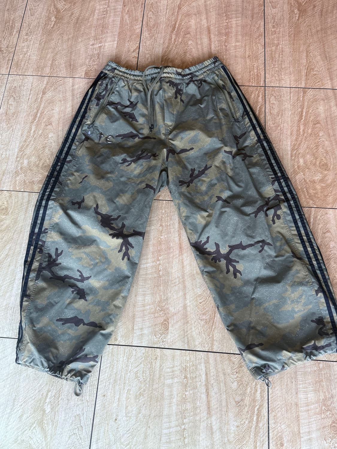 아디다스 떠그클럽 카모 트랙팬츠 XL 상품이미지1