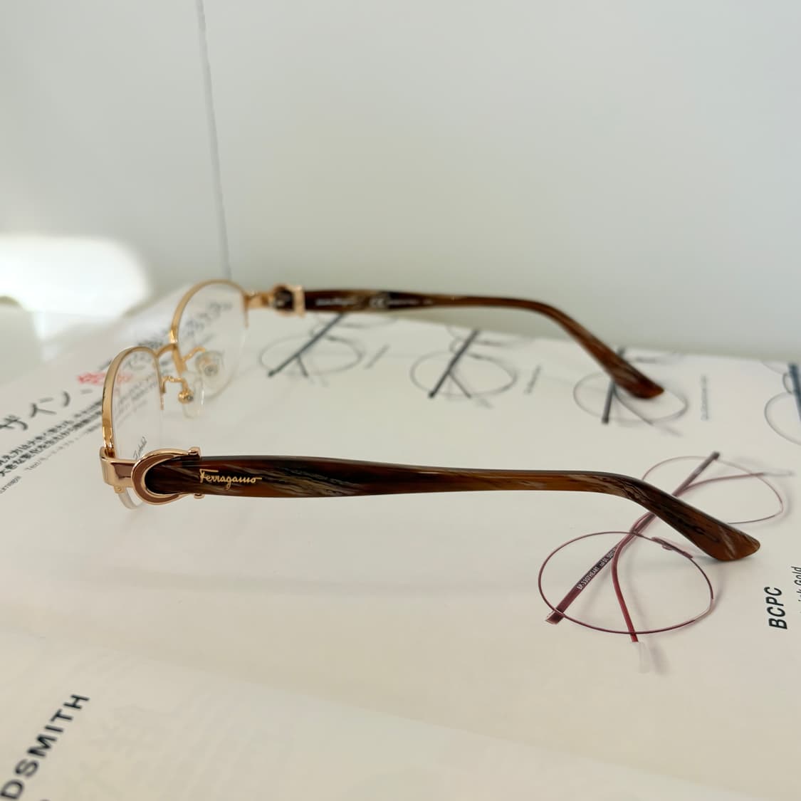 페레가모 골드 오벌형 반무테 상품이미지5