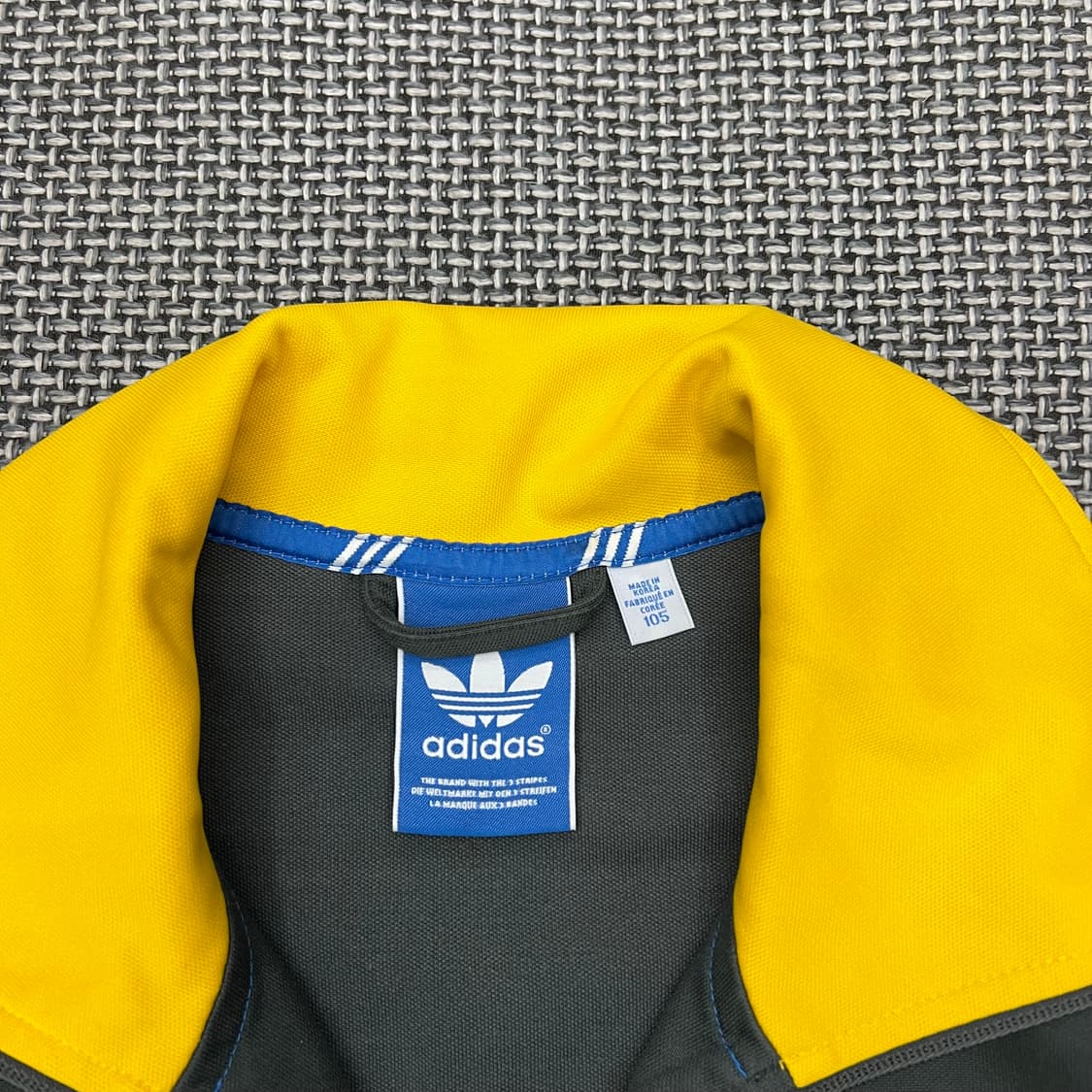 착샷O 아디다스 딥카키옐로우 져지 상품이미지2