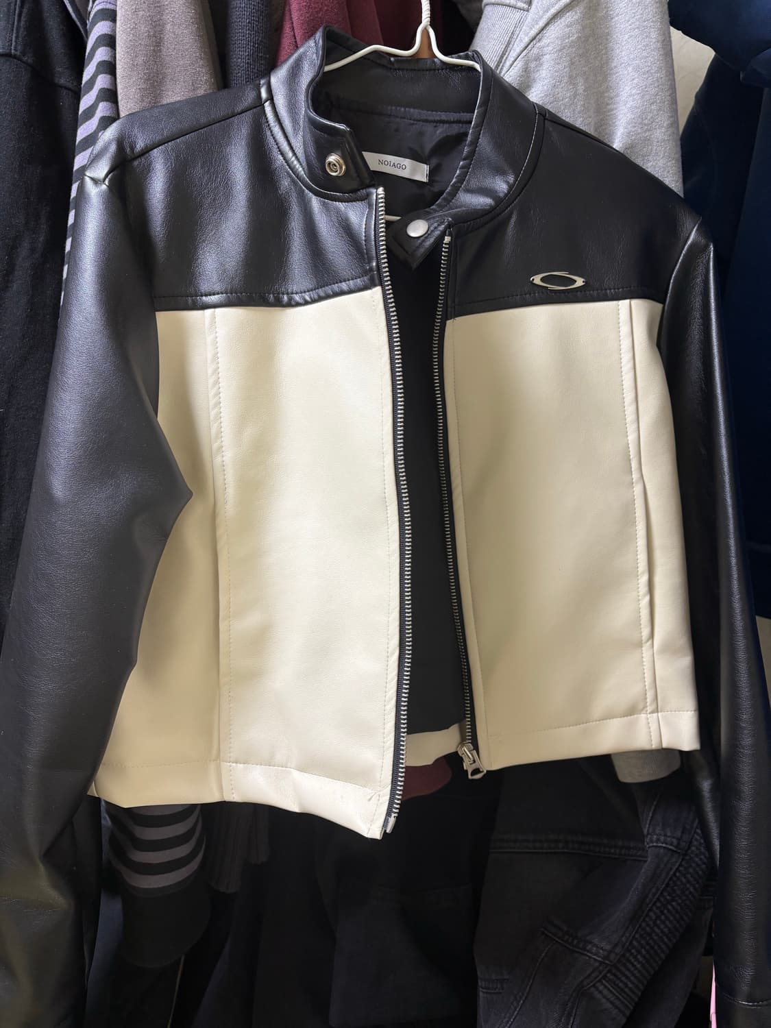 NOIAGO 블랙/아이보리 배색 레더 자켓 상품이미지1