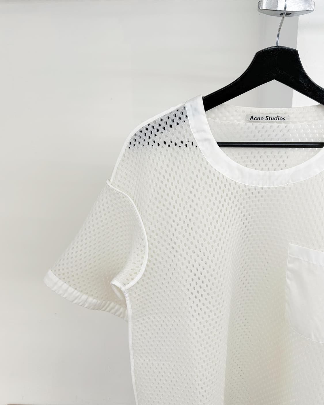 아크네스튜디오 화이트 폴리 에이버 메쉬 하프티  상품이미지3