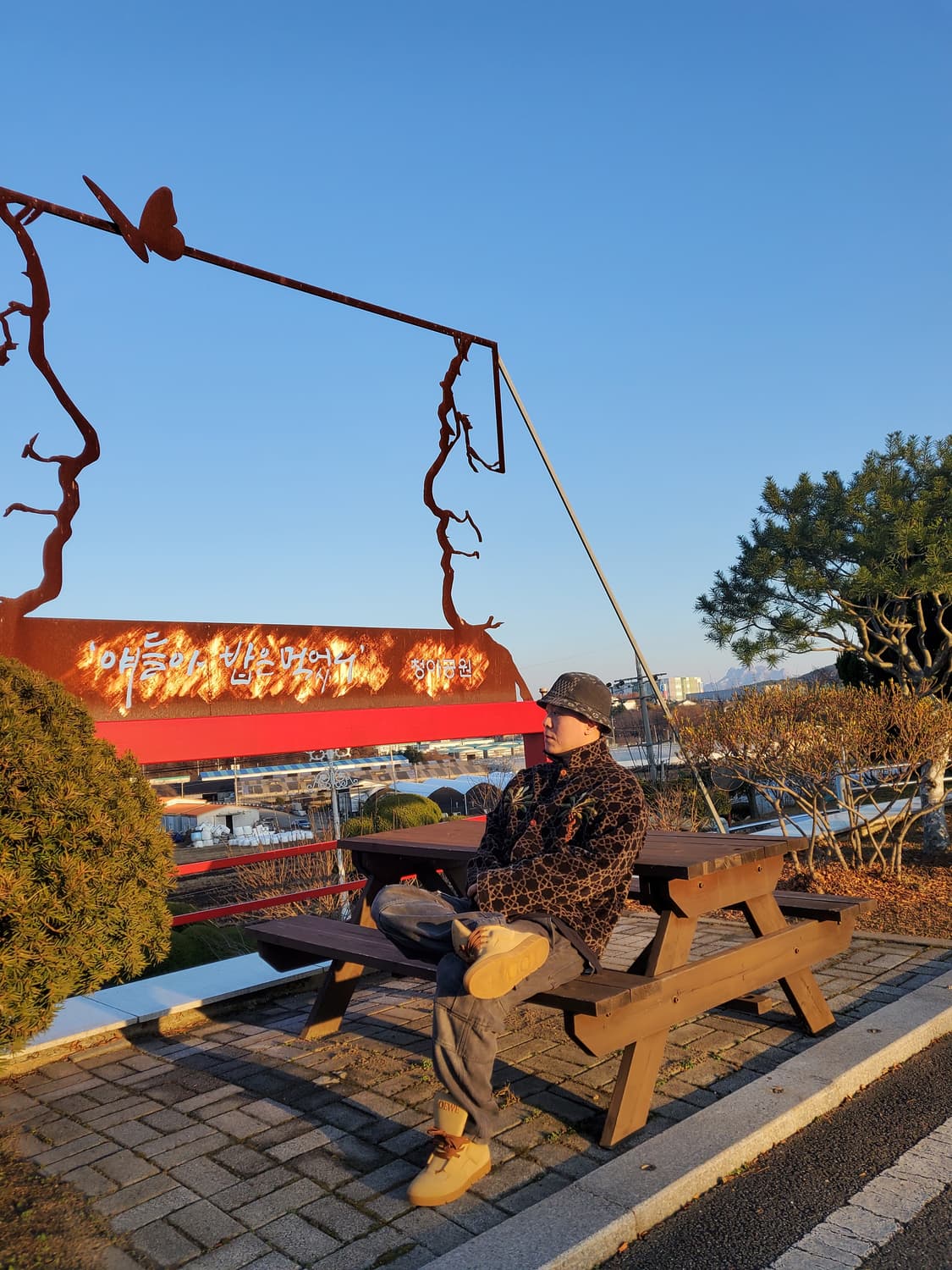 로에베 하이탑 스니커즈 베이지 디자인착샷참고 상품이미지6