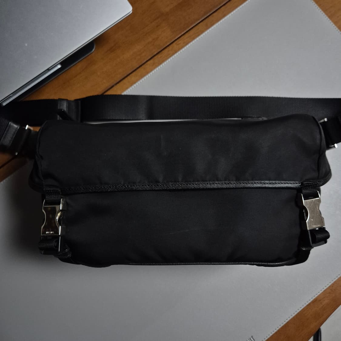 프라다 바이커백 L 라지 (2VH991) 상품이미지3