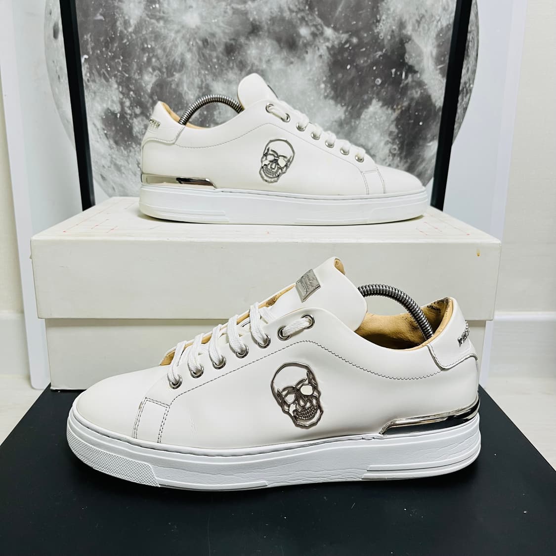 정품 40) 필립플레인 메탈 스컬 로고 스니커즈 255~260 상품이미지1