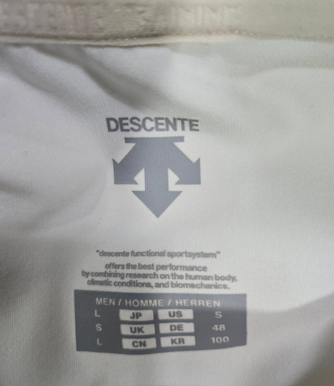 데상트 기능성 반팔티 100 상품이미지8