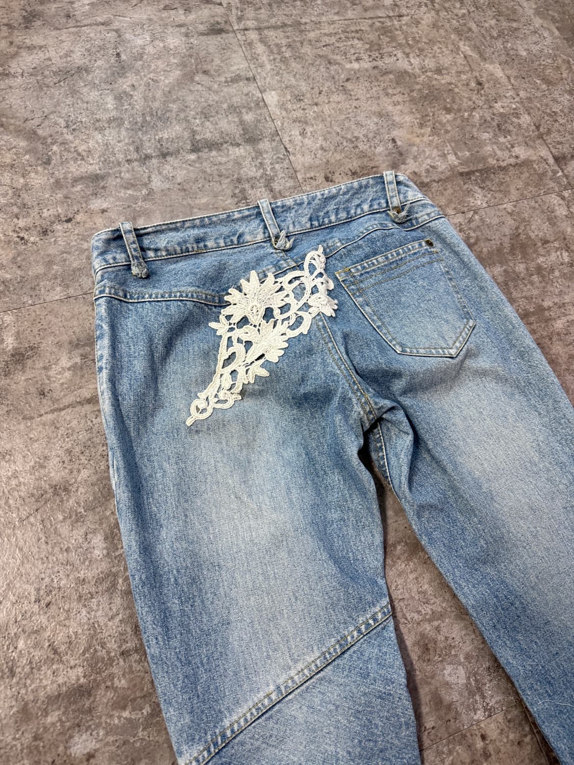 레이스 패치 프린지드 부츠컷 데님 상품이미지2