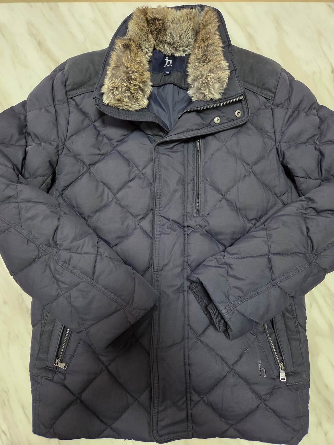 헤지스 스웨이드 배색 퀼팅 다운 자켓 상품이미지1