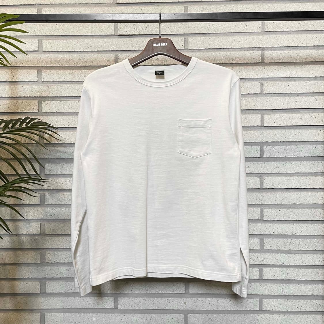 아비렉스 무지 롱슬리브 티셔츠 원포켓 소매 자수 디테일 화이트 상품이미지2