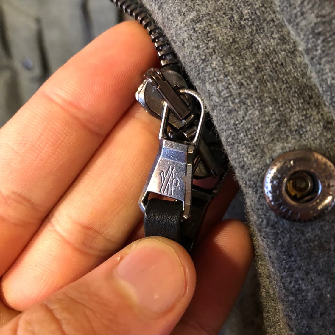 정품 감정서 포함) 몽클레어 다운 필드 자켓 판매합니다. 상품이미지4