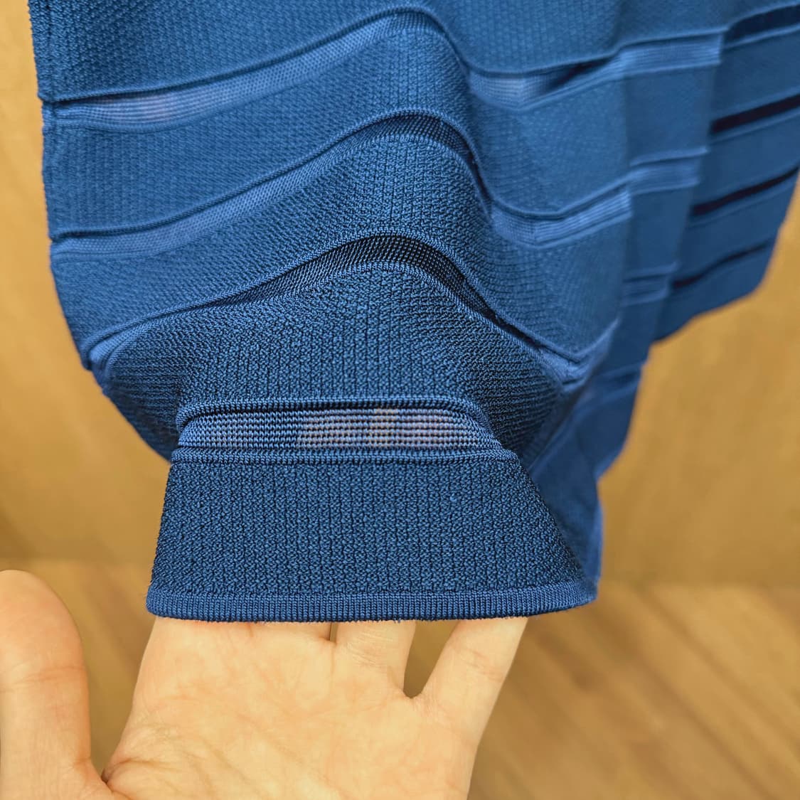 산드로 밴딩 니트 미디 스커트 밑단 시스루 레이어드 프릴 디테일 네이비 상품이미지6