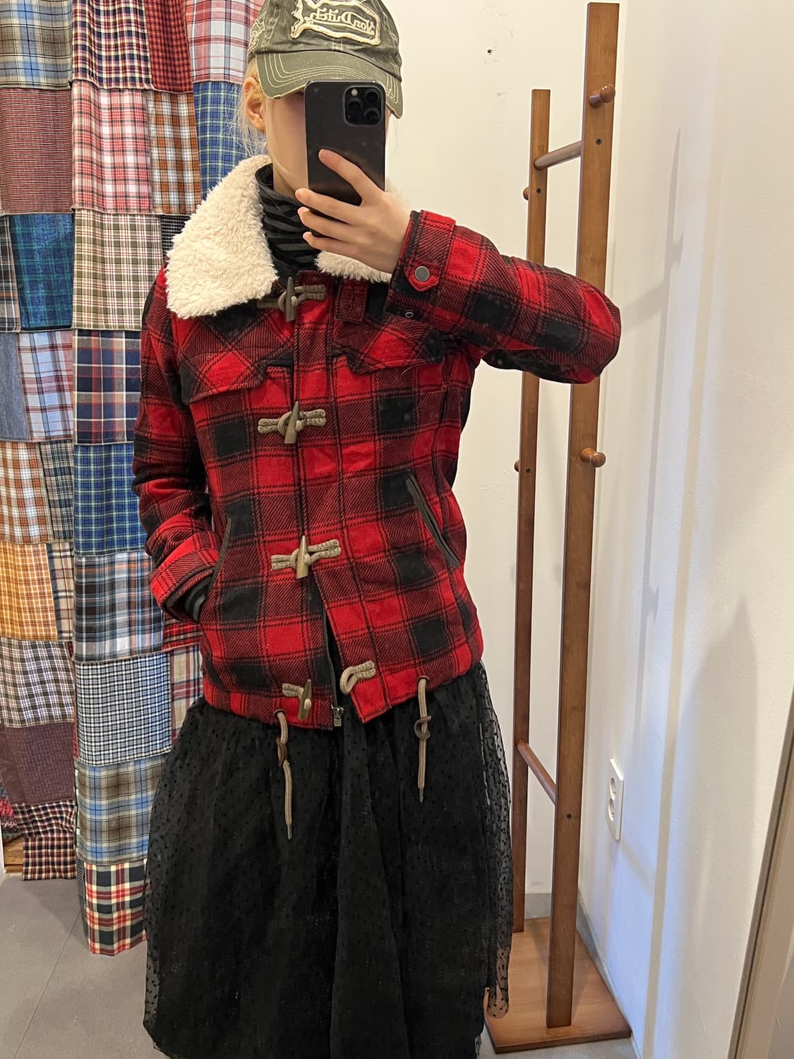 Levi’s 레드 체크 퍼 더플 자켓 상품이미지5