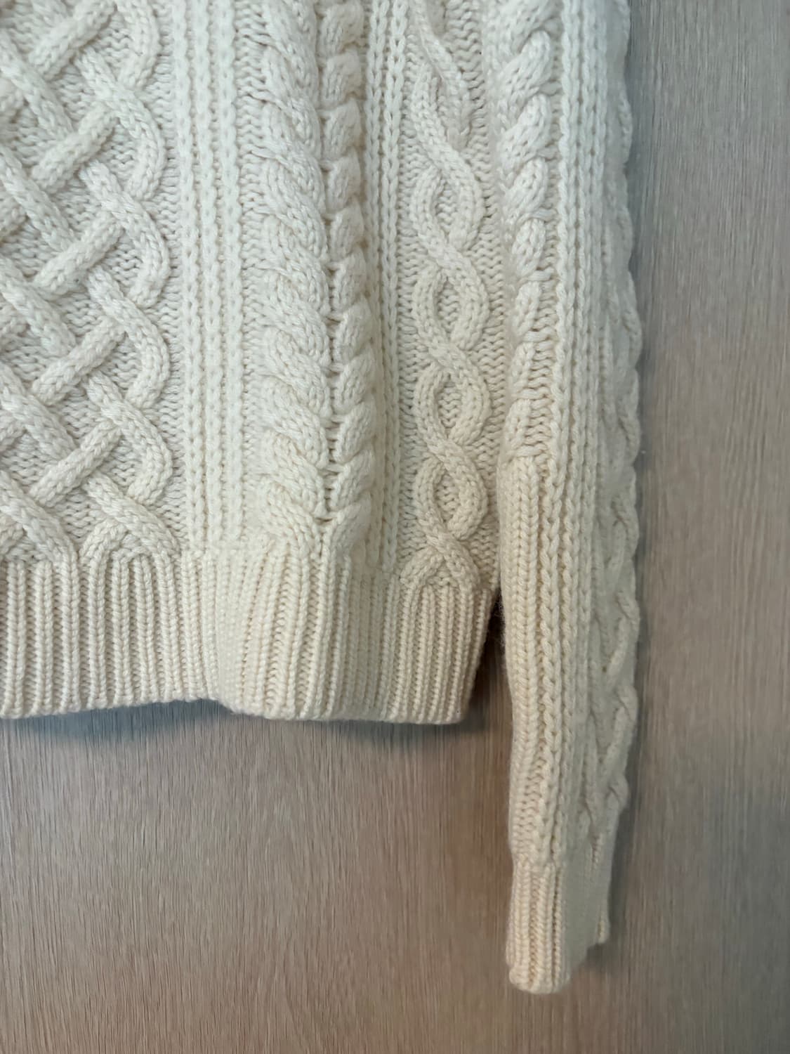 닐리로탄 캐시미어100 케이블니트 상품이미지2